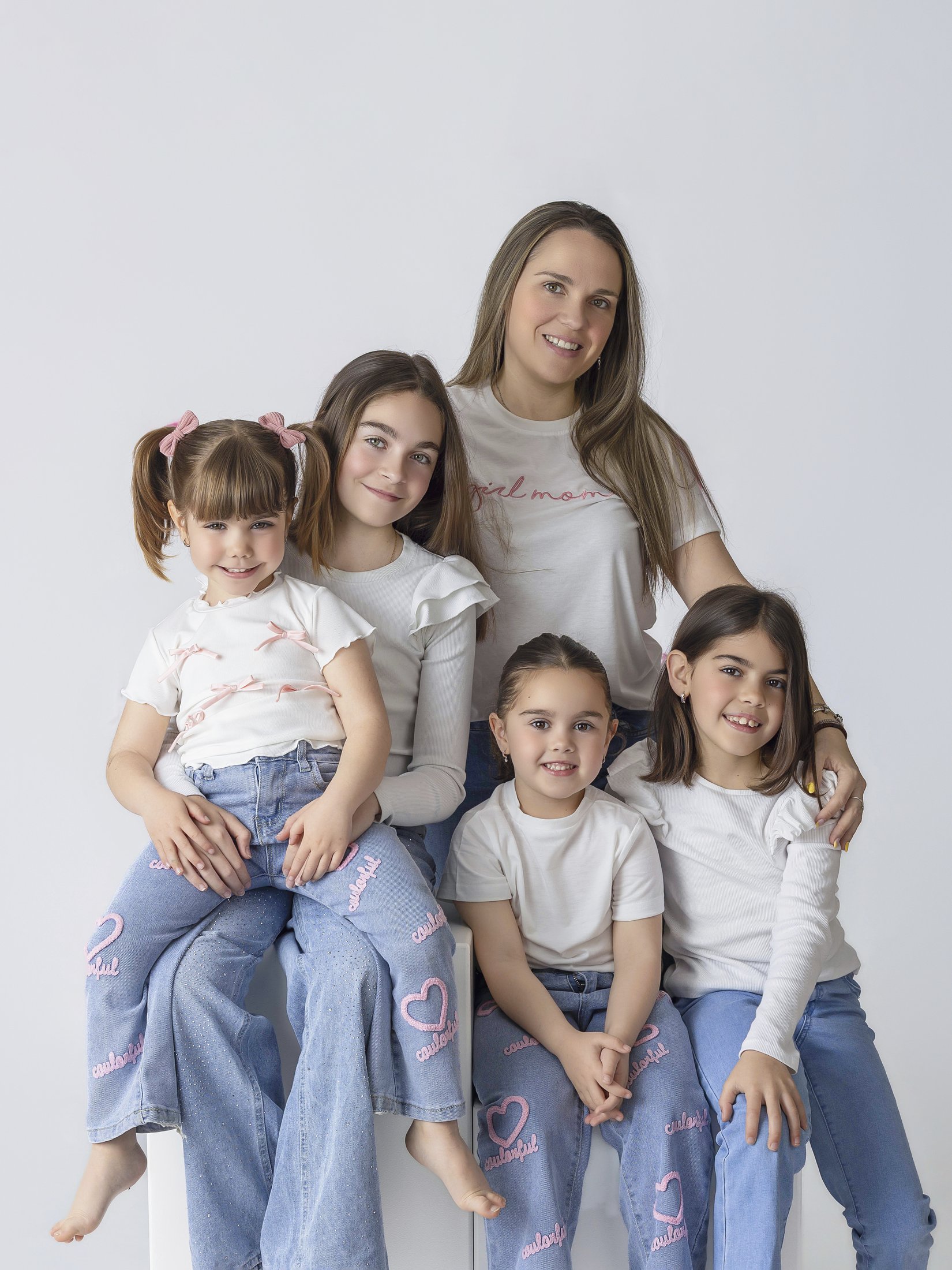 Marisa junto a sus cuatro hijas